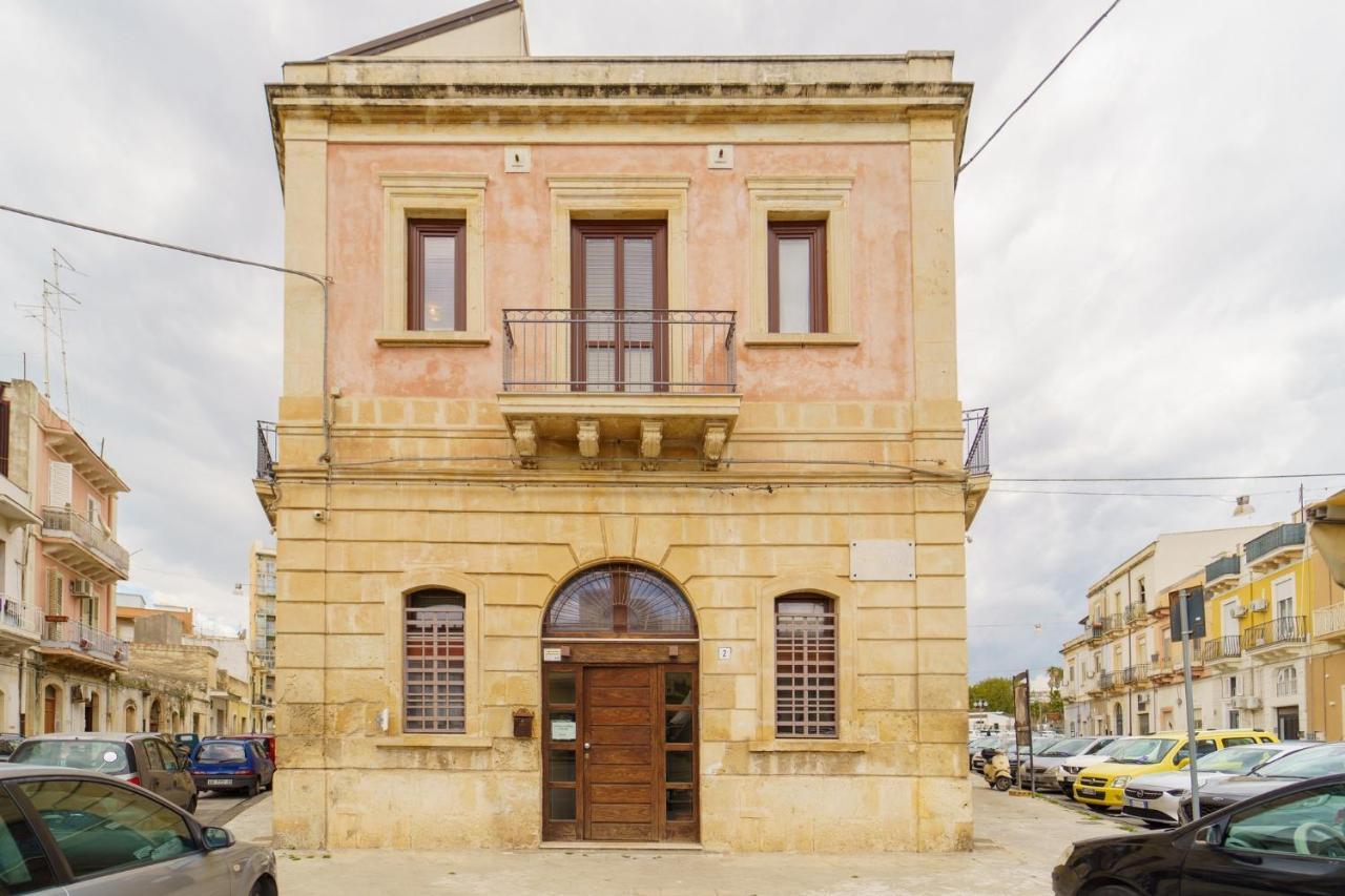 Siracusa Comfy & Central Apartment With Terrace シラクーサ エクステリア 写真
